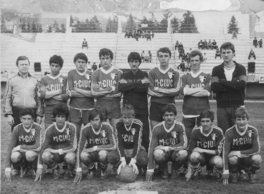 A csíkszeredai Sportiskola csapata 1983-ban. Gál Ervin az alsó sorban jobbról az első. 