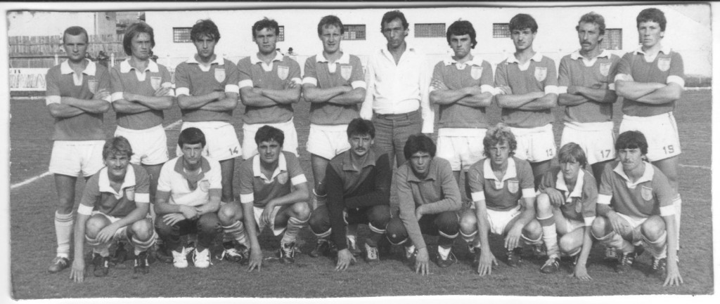 A Tractorul csapata 1984-ben. Gál Ervin az alsó sorban balról az első. 