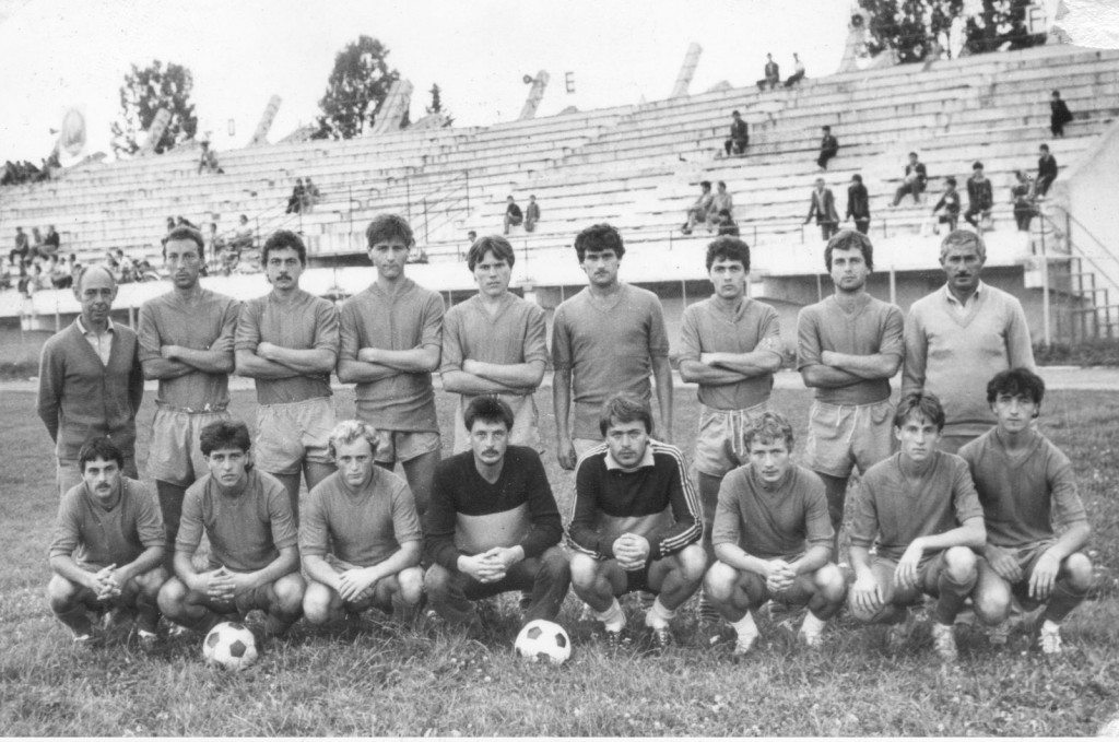 A csíkszeredai Rapid csapata 1987-ben. Gál Ervin alsó sorban jobbról a harmadik.