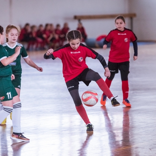 eFKások | Lányok a focipályán