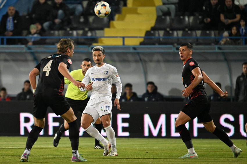 Szuperliga | Sima vereség a Farultól, véget ért a veretlenségi sorozat