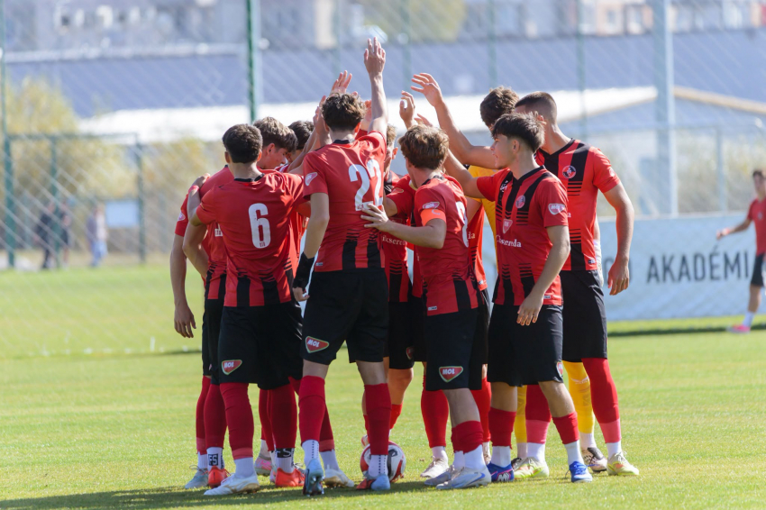 Akadémia | Négyből négyen a rájátszásban!